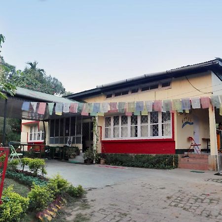 Gibbon Backpackers Hostel Guwahati Exterior foto