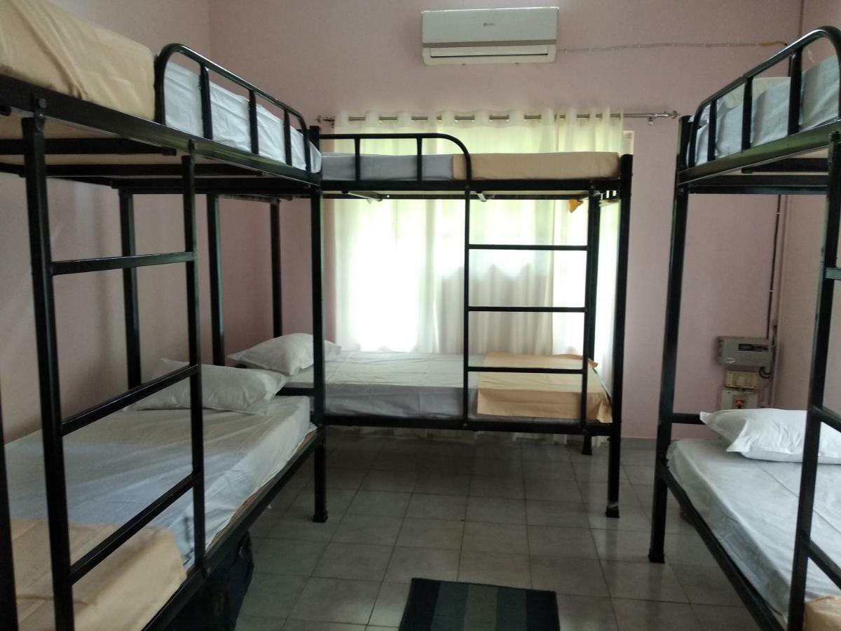 Gibbon Backpackers Hostel Guwahati Exterior foto