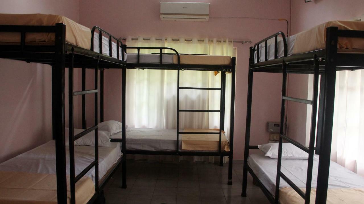 Gibbon Backpackers Hostel Guwahati Exterior foto