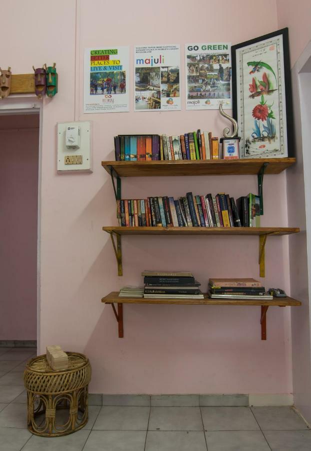 Gibbon Backpackers Hostel Guwahati Exterior foto