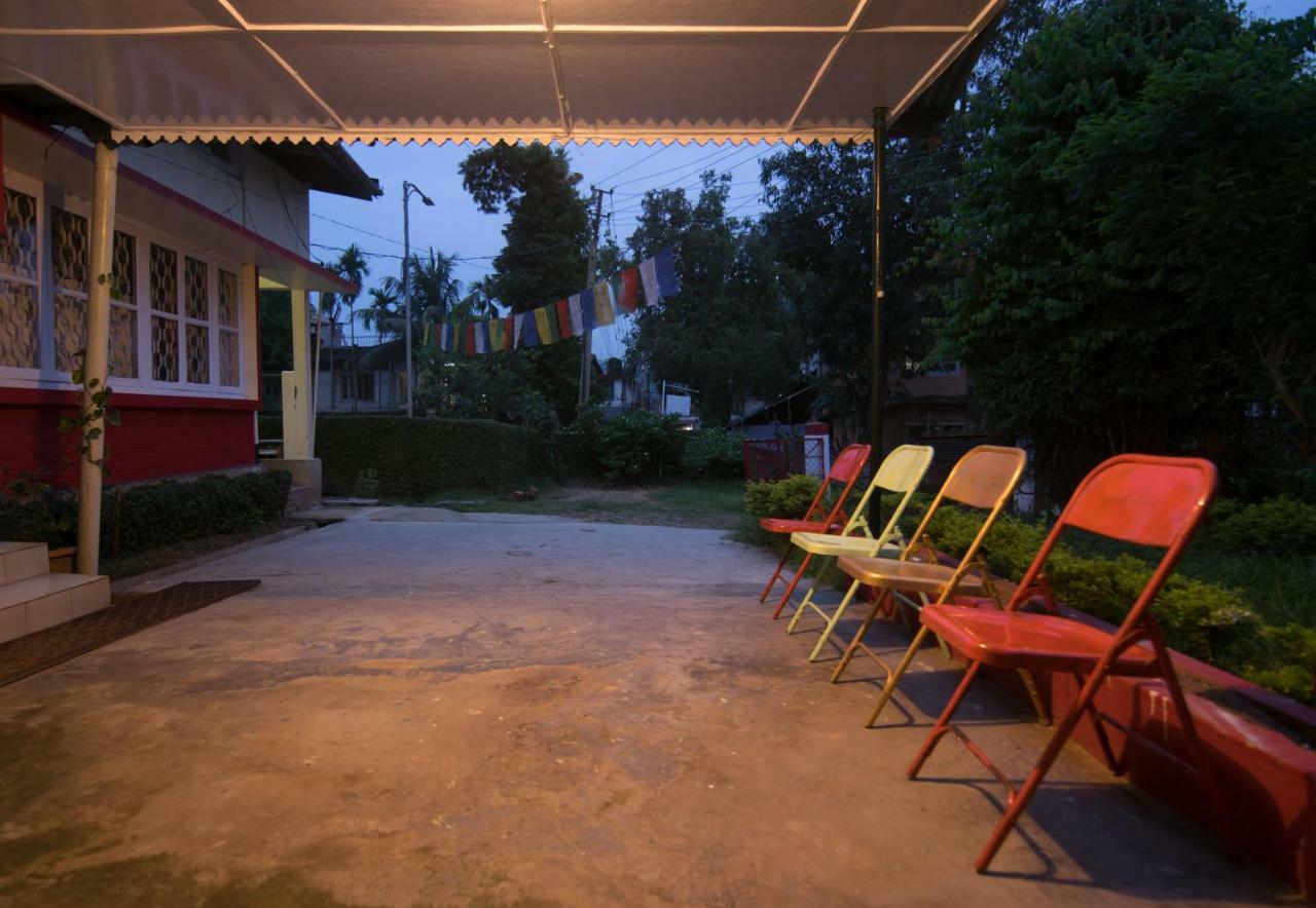 Gibbon Backpackers Hostel Guwahati Exterior foto