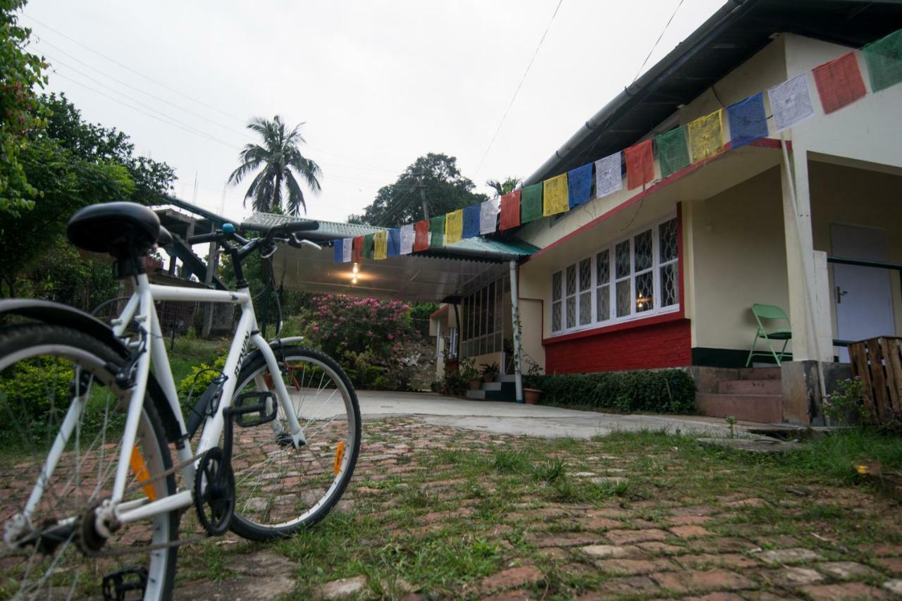 Gibbon Backpackers Hostel Guwahati Exterior foto