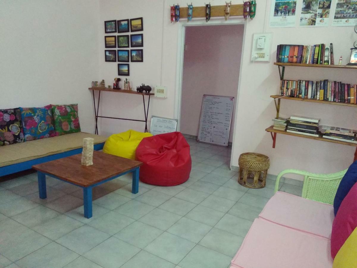 Gibbon Backpackers Hostel Guwahati Exterior foto